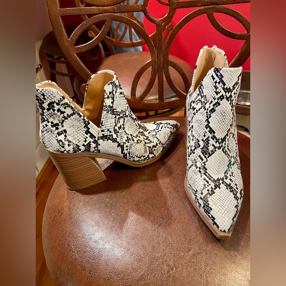 Snakeskin print ankle boots